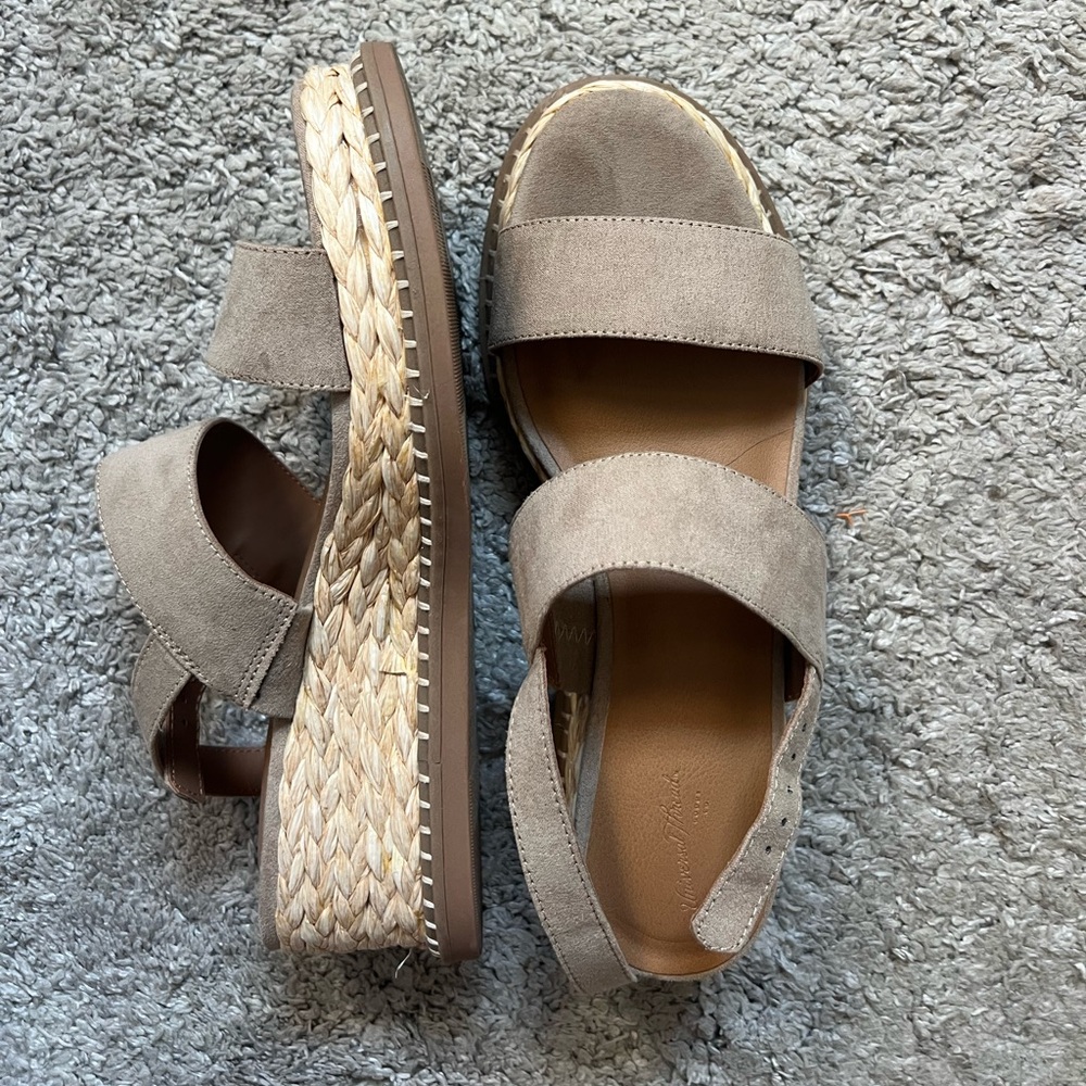 Universal Threads Tan Sandals for Women
